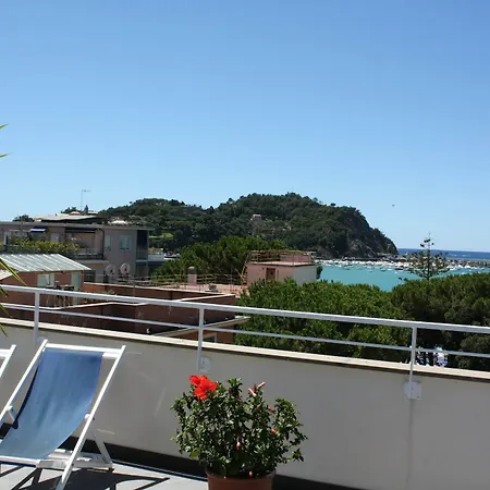 Genova Szálloda 3*
